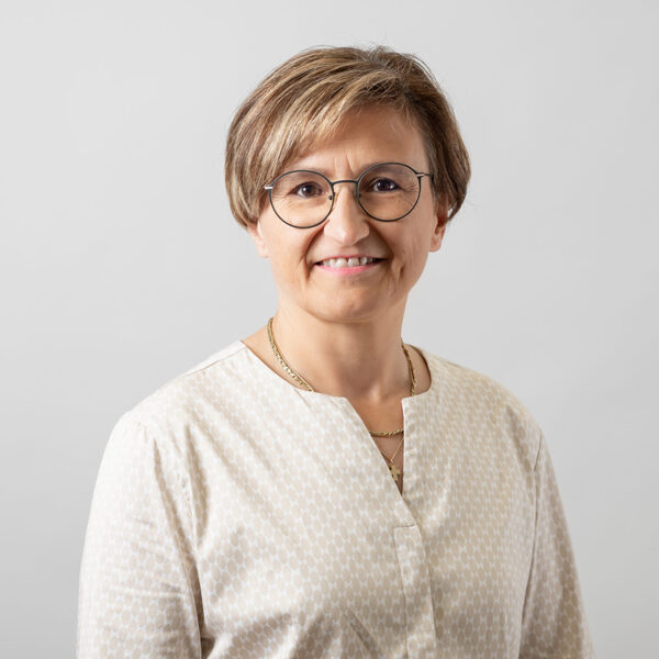 Portrait von Cornelia Roth